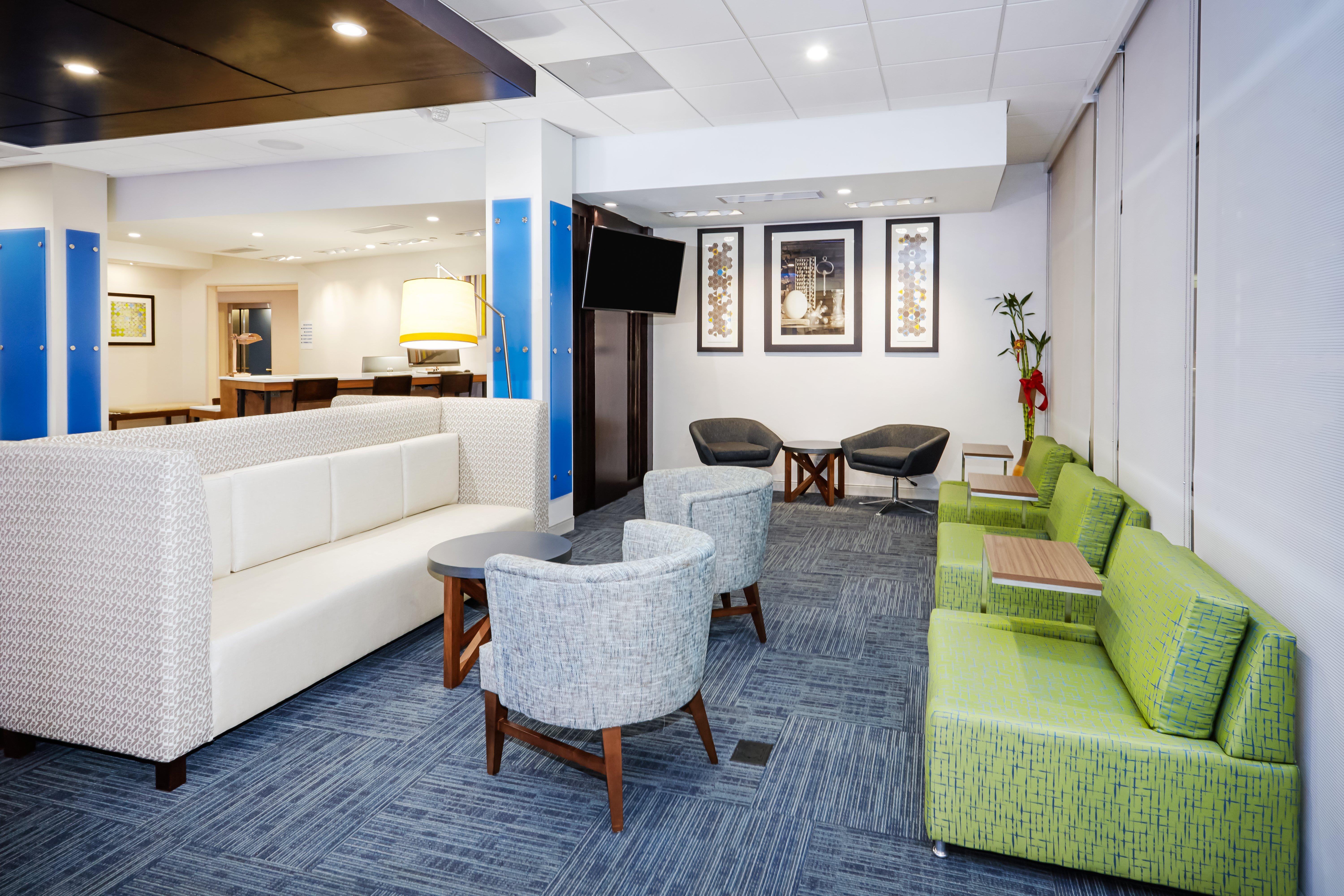 Holiday Inn Express & Suites Chicago North Shore - Niles By Ihg Экстерьер фото